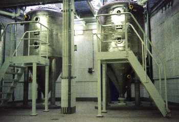 Zwei Entgasungsbehälter Faulschlamm-Vakuumentgasung Faulung Nacheindickung Klärschlamm Schlammbehandlung Entwässerung